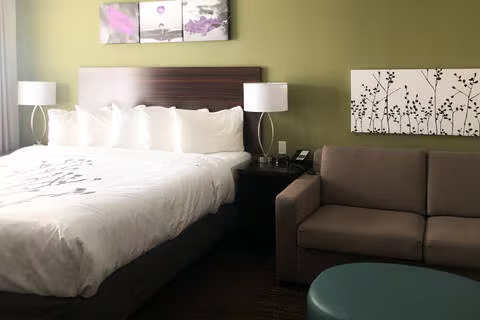 1 King Bed, Sofa Bed, Island View